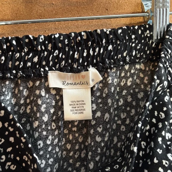 🔆BUNDLE: Black + White Skirts (2) - Picture 3 of 7